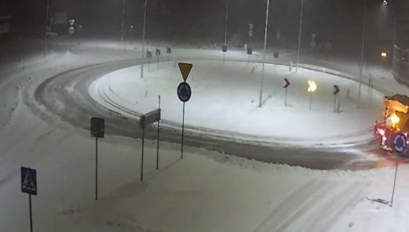 Intensywne opady śniegu. 3 tys. odbiorców w woj. lubelskim bez prądu