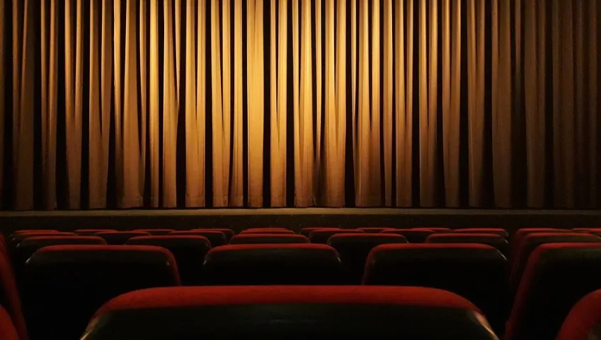 W przerwie obiadowej - teatr. Taką inicjatywę wprowadzono w Genui
