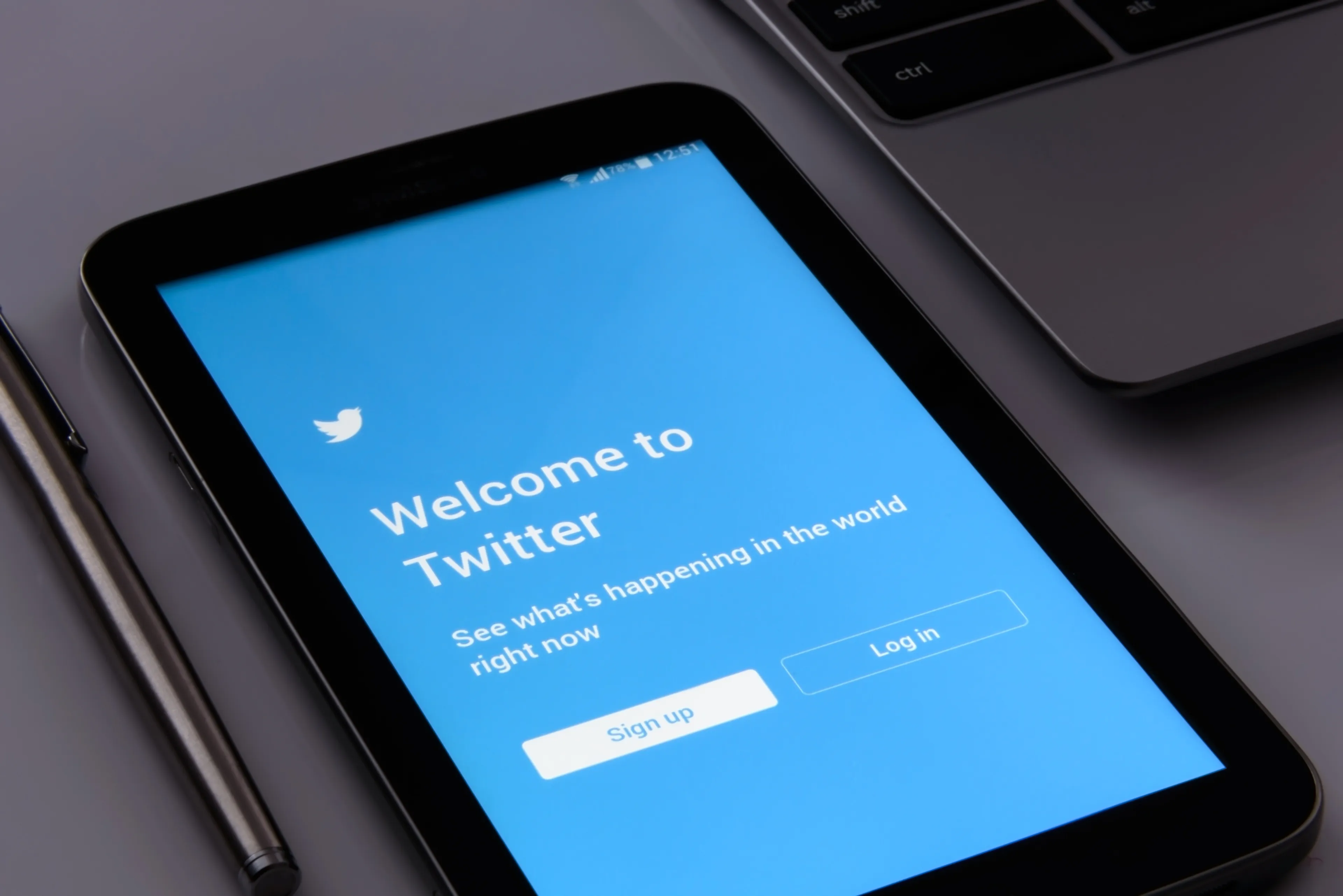 Na Twitterze łatwiej rozprzestrzeniać nieprawdziwe informacje