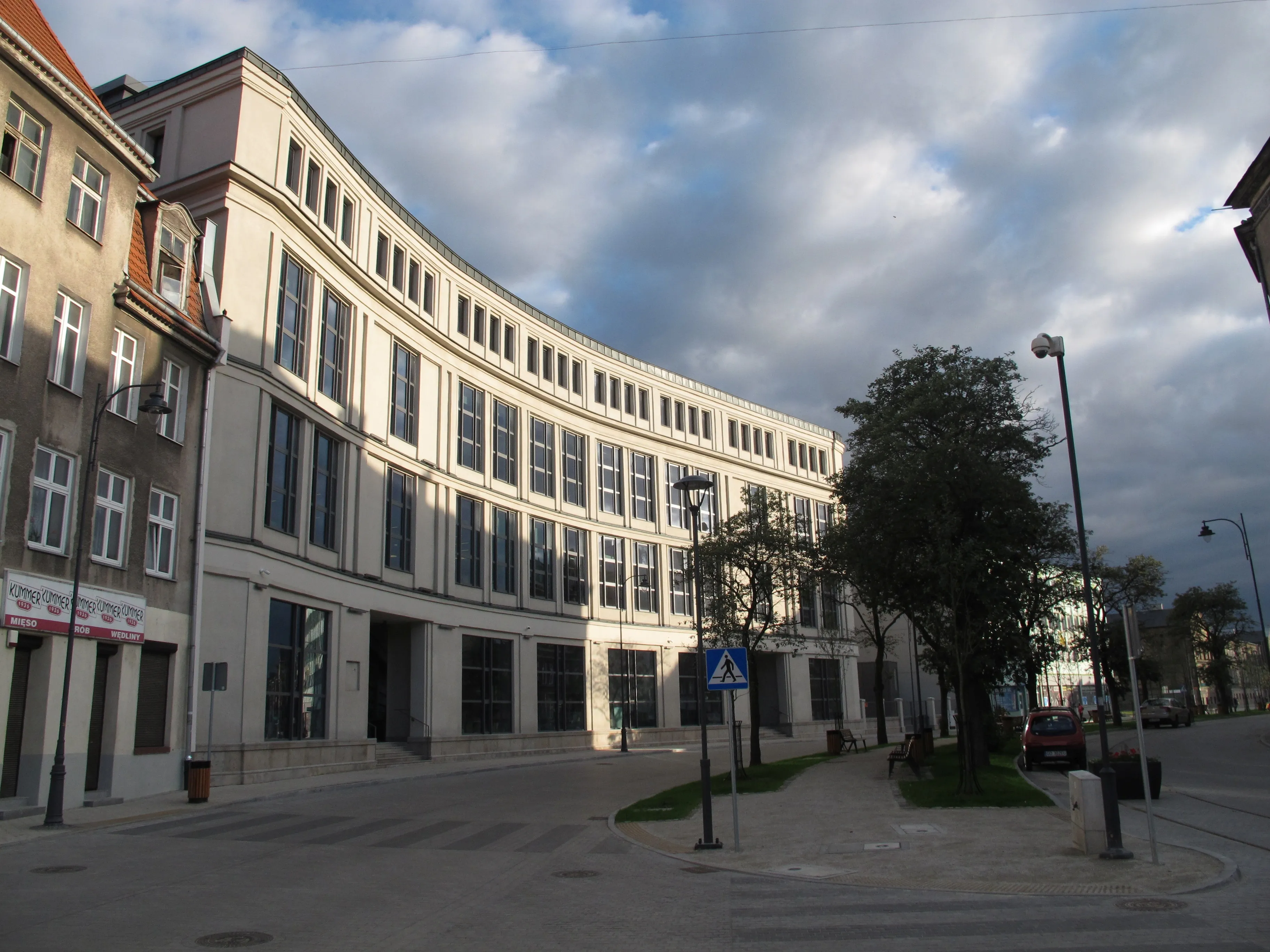 Odzieżowy gigant przenosi środki z banku