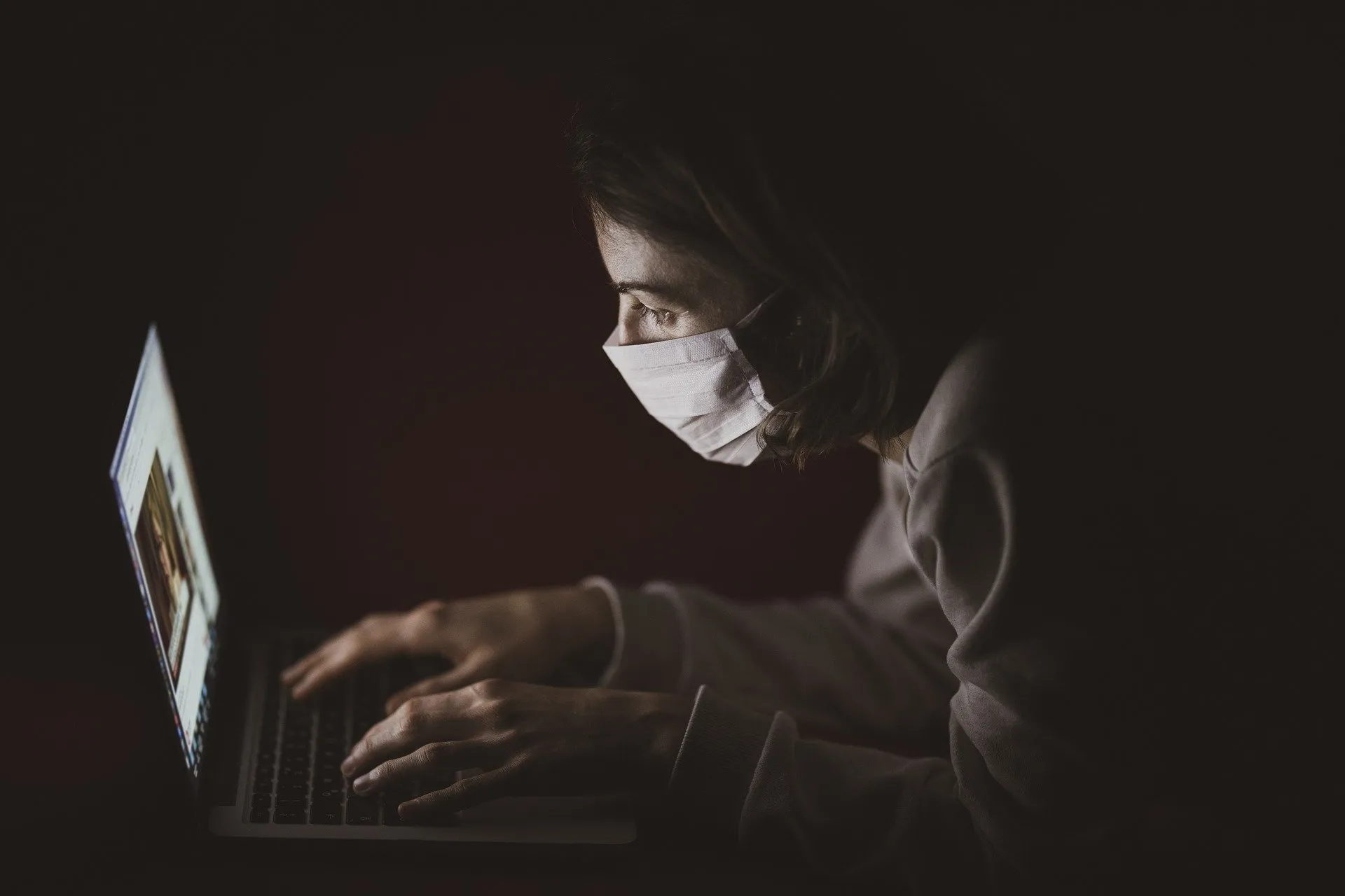 Pandemia była katalizatorem i polem treningowym dla działań dezinformacyjnych