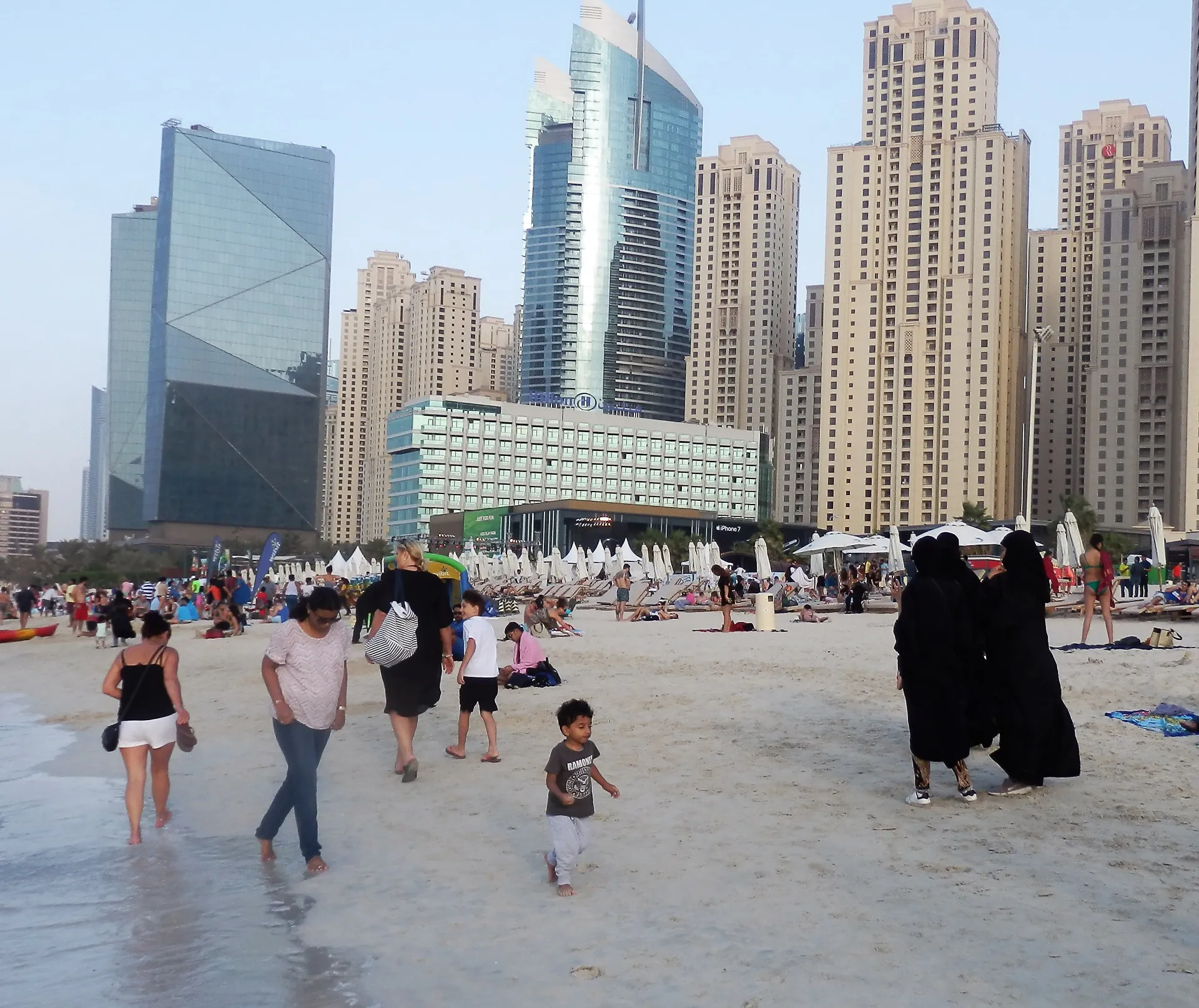 LOTem z Warszawy do Dubaju