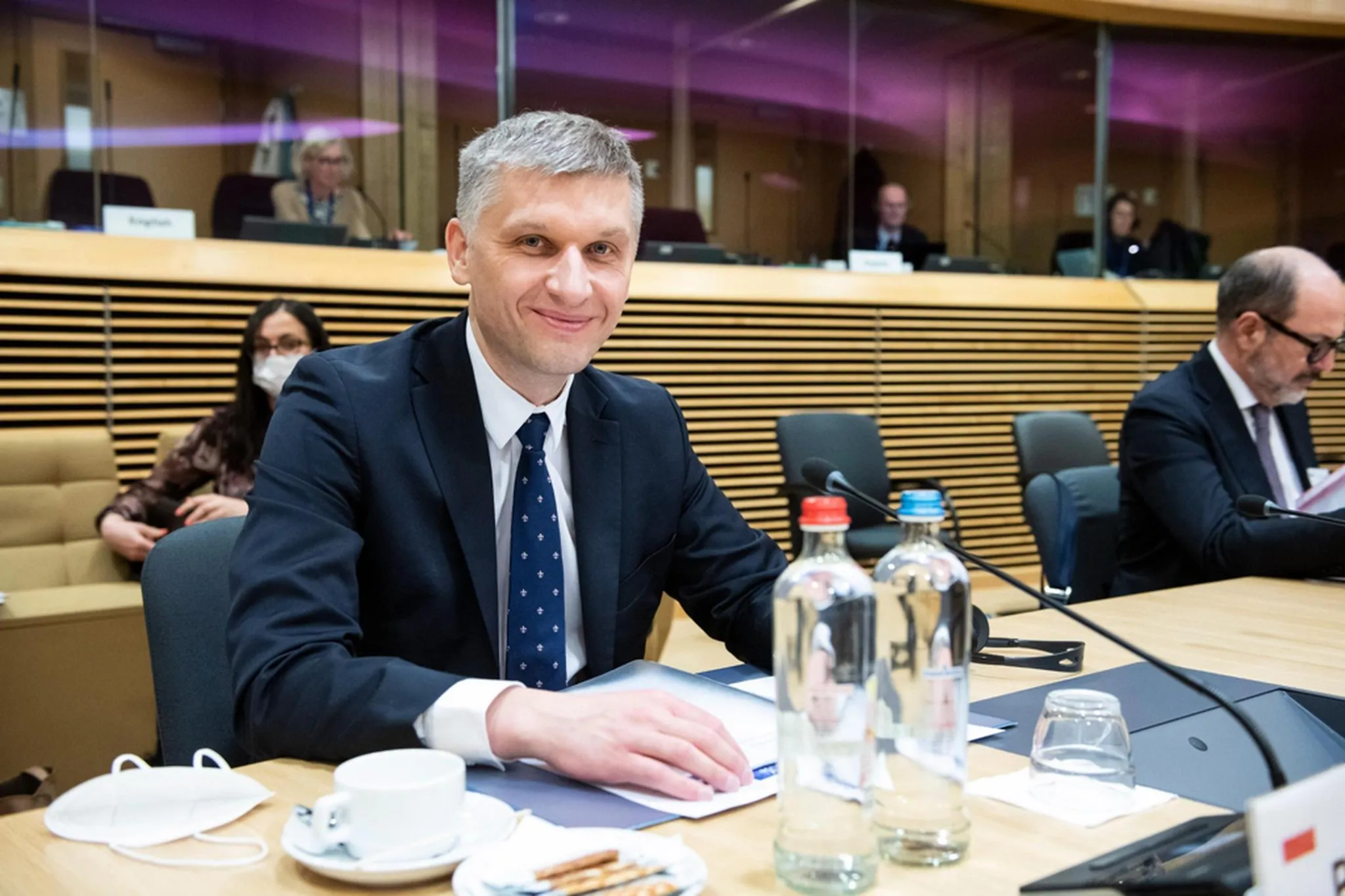 Minister o przemyśle produkcji baterii
