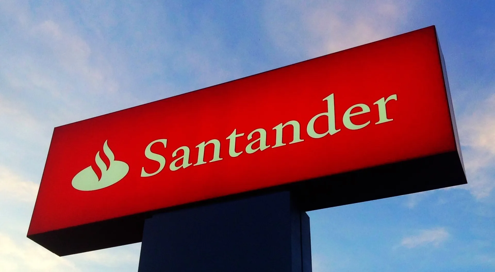 Santander likwiduje oddziały