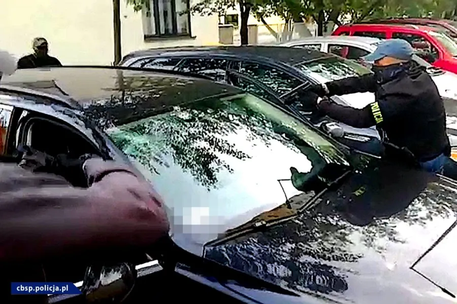 Rozbito gang fałszywych policjantów
