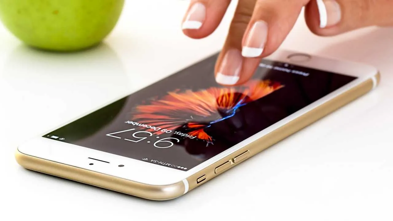 Francuzi wycofują z rynku iPhone12