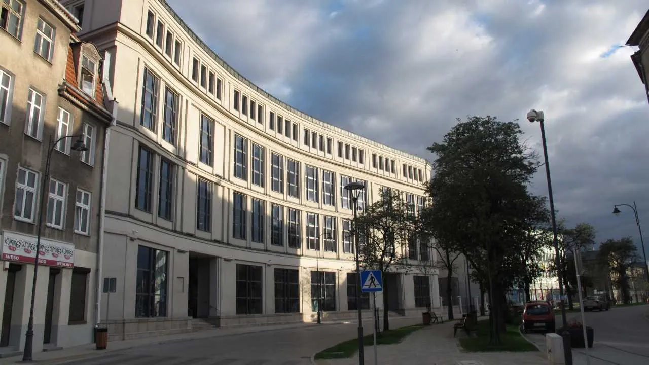 Manipulowano akcjami odzieżowego giganta