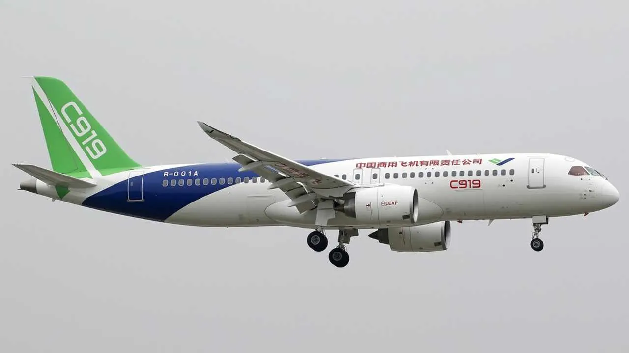 Czy chiński samolot pasażerski „wygryzie” z rynku Airbusa i Boeinga?