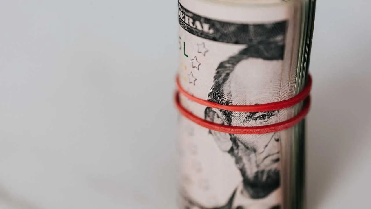 Złoty zyskał do dolara