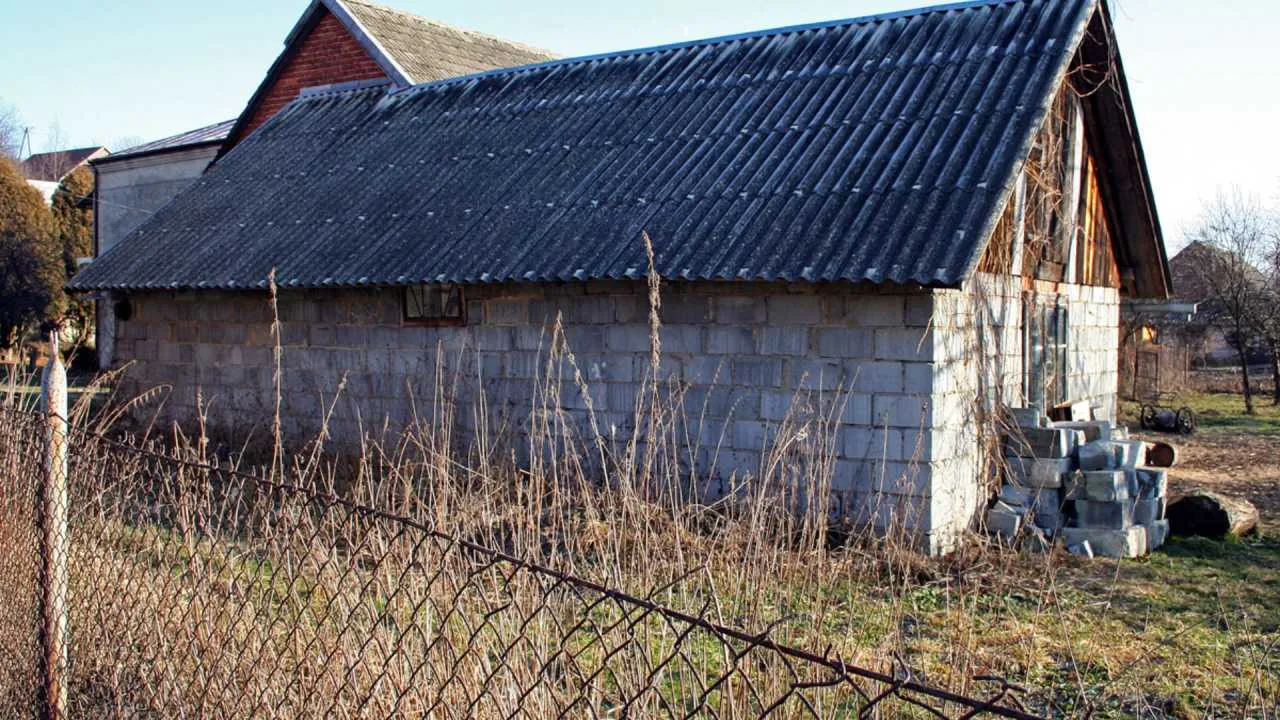 Ponad 7 mln ton azbestu dalej zalega w Polsce