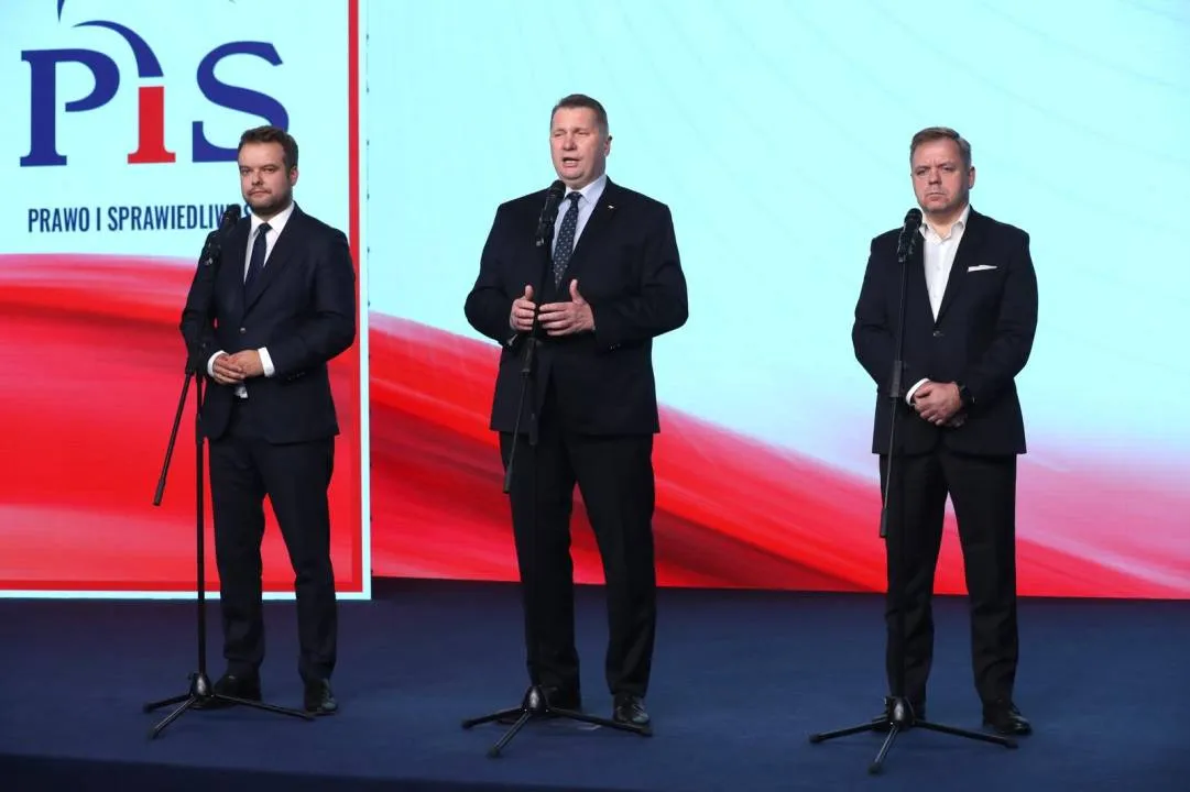 Konferencja prasowa PiS ws. wyprzedaży kolejnych kluczowych działek pod inwestycje