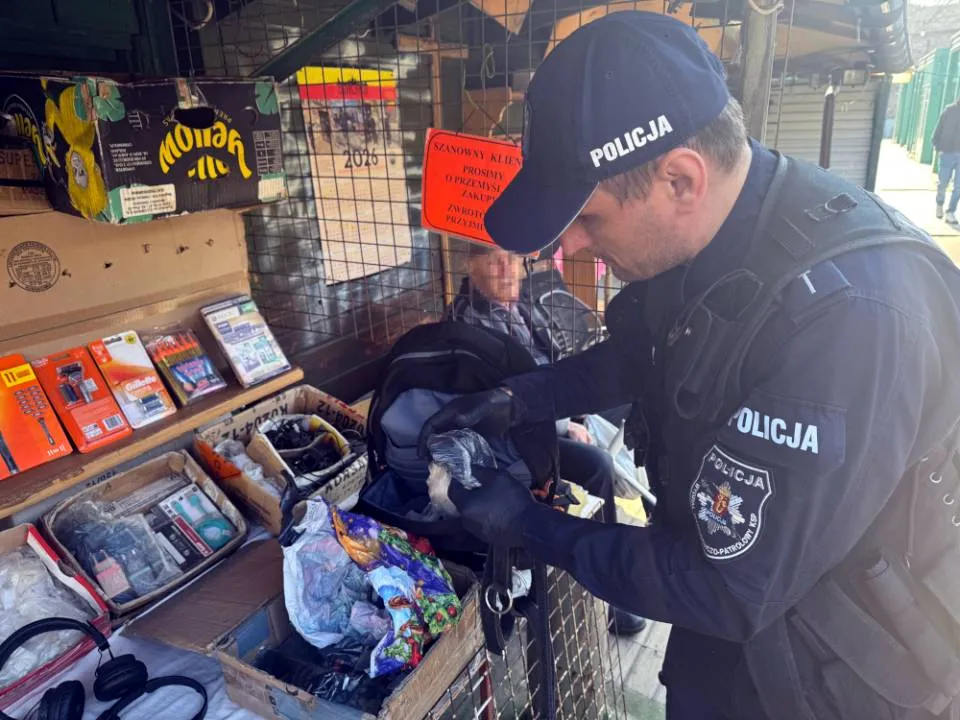 Policja przeprowadziła szeroko zakrojoną akcję na warszawskich targowiskach