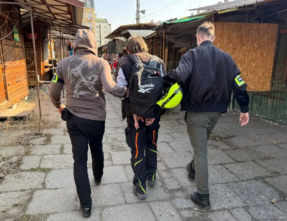 Policja przeprowadziła szeroko zakrojoną akcję na warszawskich targowiskach