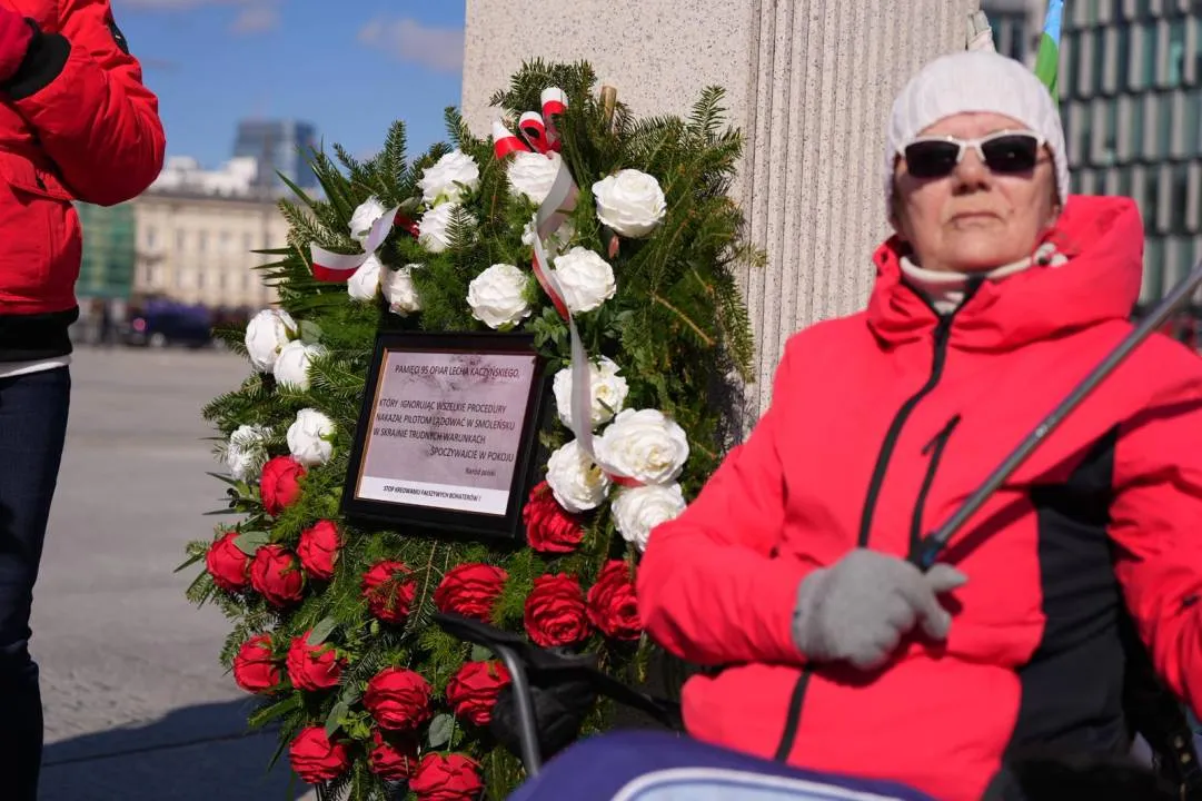 Patoaktywiści znów starali się zakłócać uroczystości na pl. Piłsudskiego
