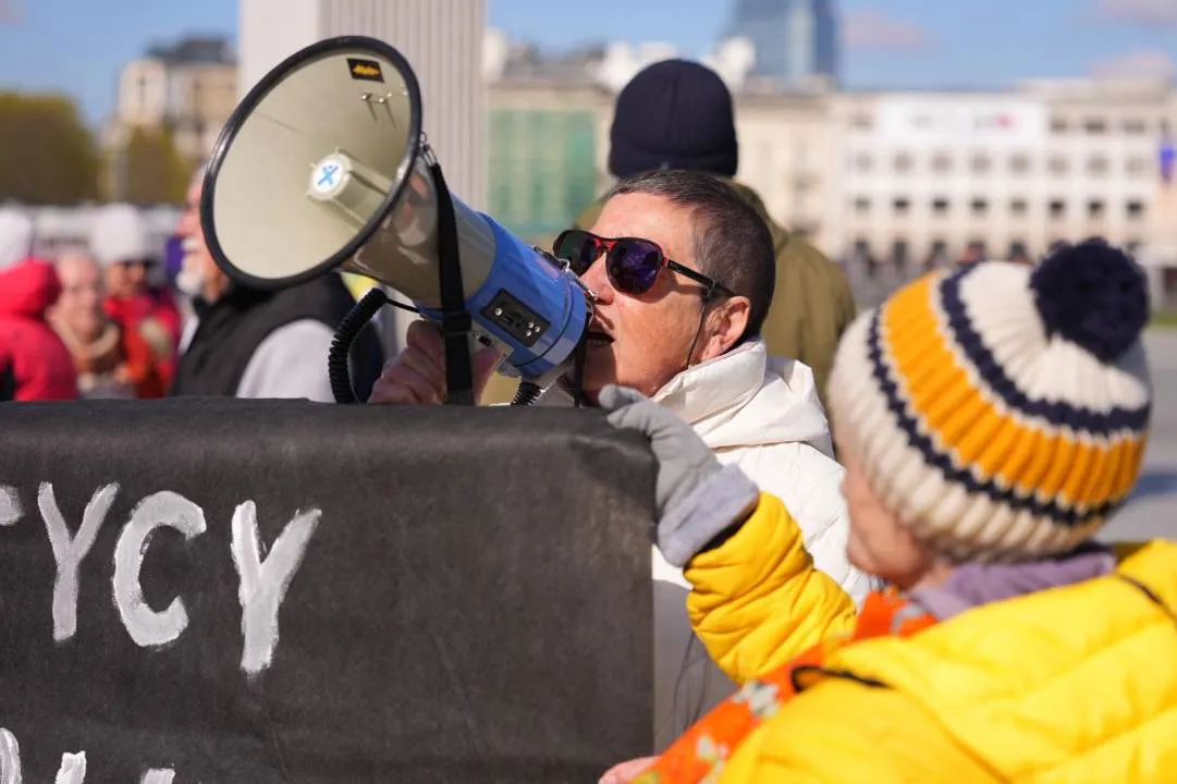 Patoaktywiści znów starali się zakłócać uroczystości na pl. Piłsudskiego