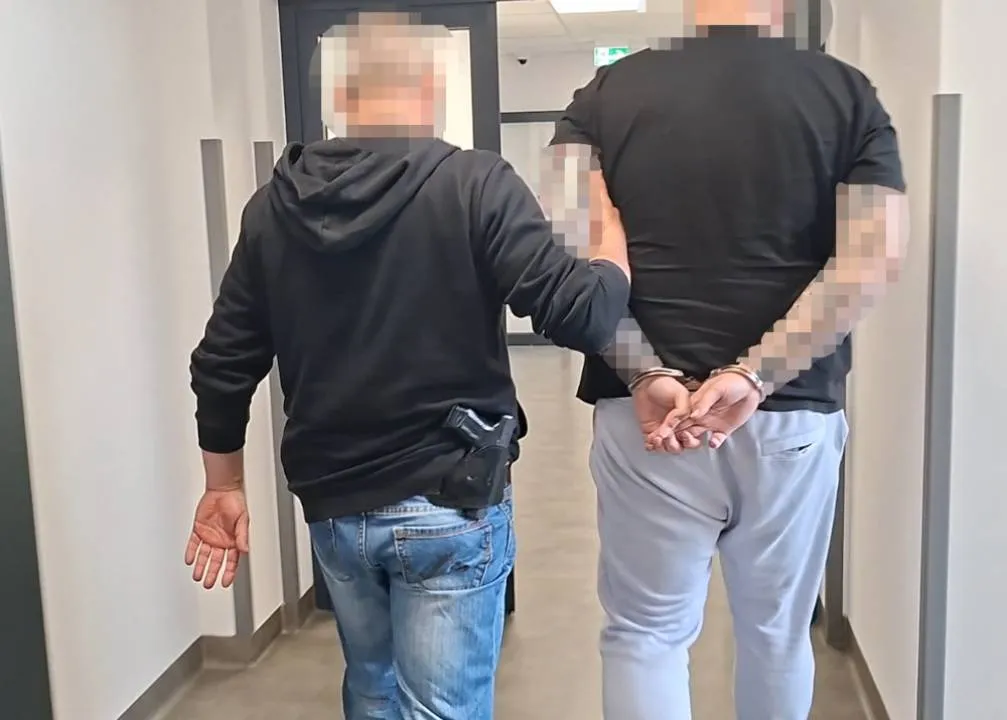 Policjanci zatrzymali 16 osób, sprzęt i narkotyki