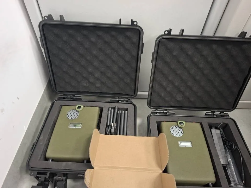 Policjanci zatrzymali 16 osób, sprzęt i narkotyki