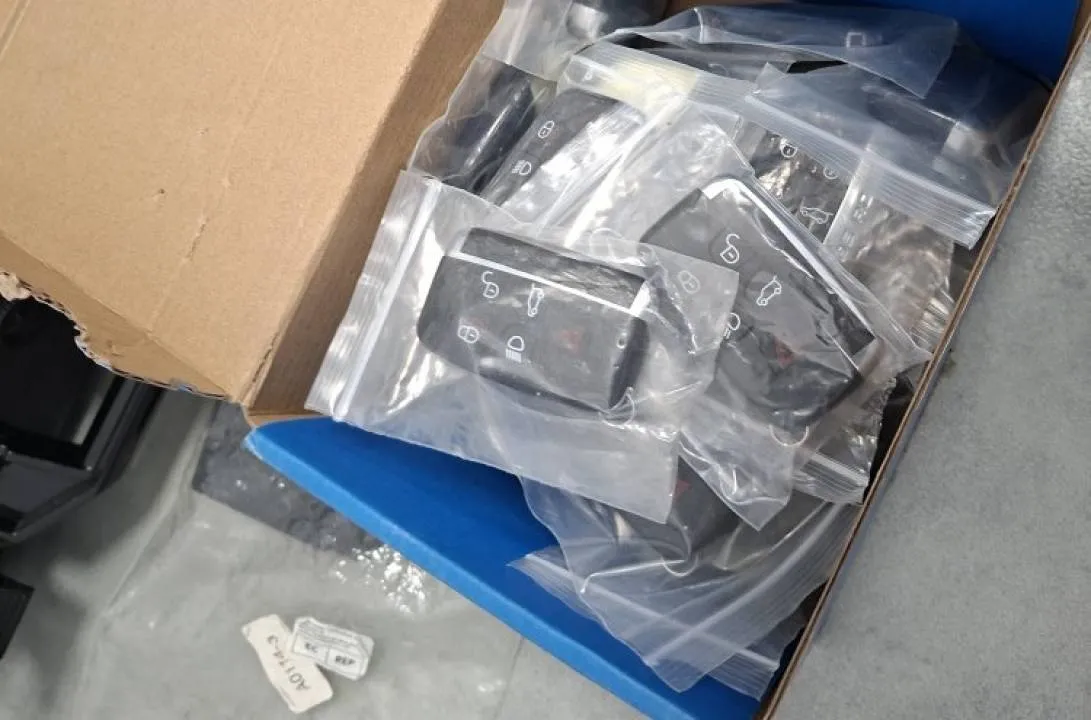 Policjanci zatrzymali 16 osób, sprzęt i narkotyki