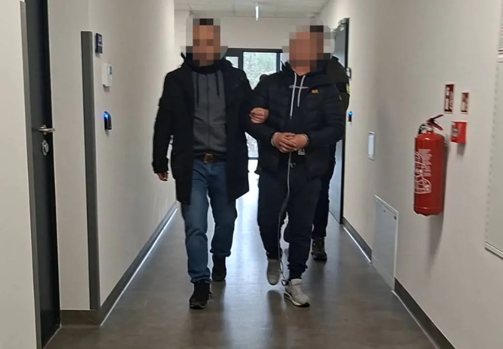 Policjanci zatrzymali 16 osób, sprzęt i narkotyki