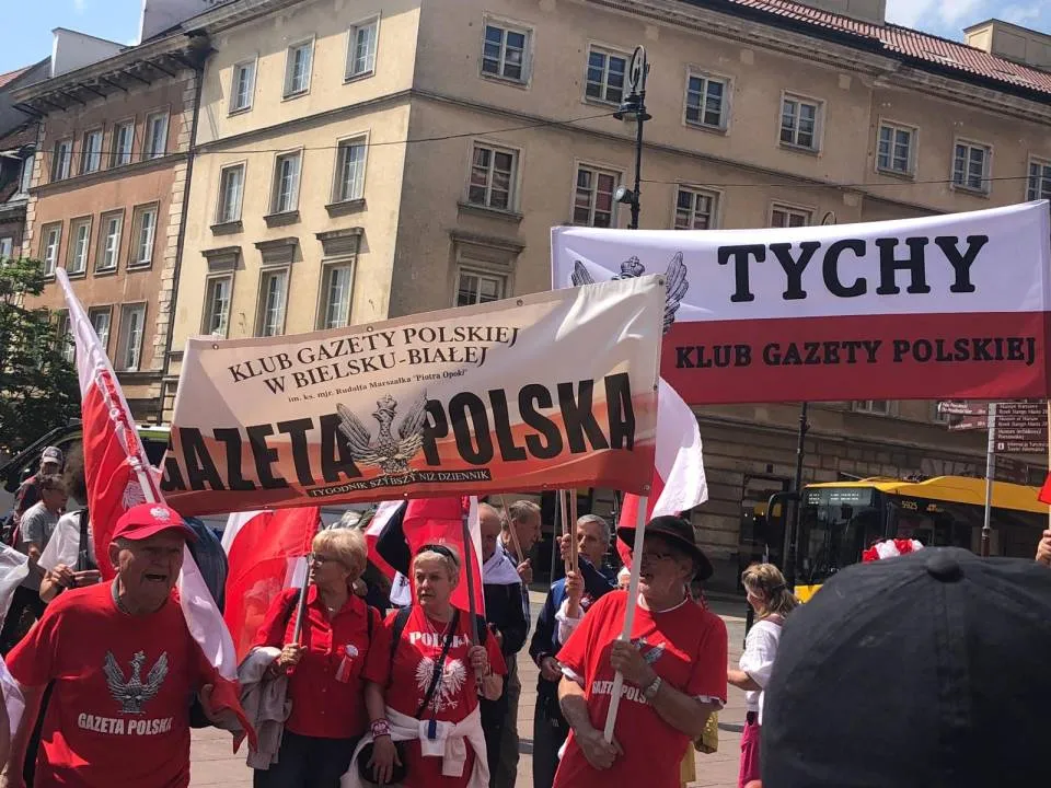Z pl. Zamkowego ruszyła wielotysięczna manifestacja Solidarności i wielu innych środowisk