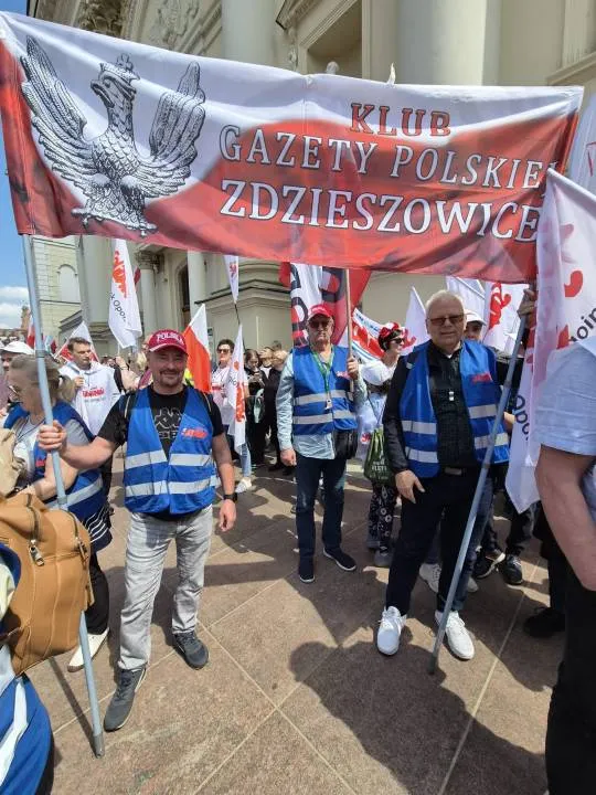 Z pl. Zamkowego ruszyła wielotysięczna manifestacja Solidarności i wielu innych środowisk
