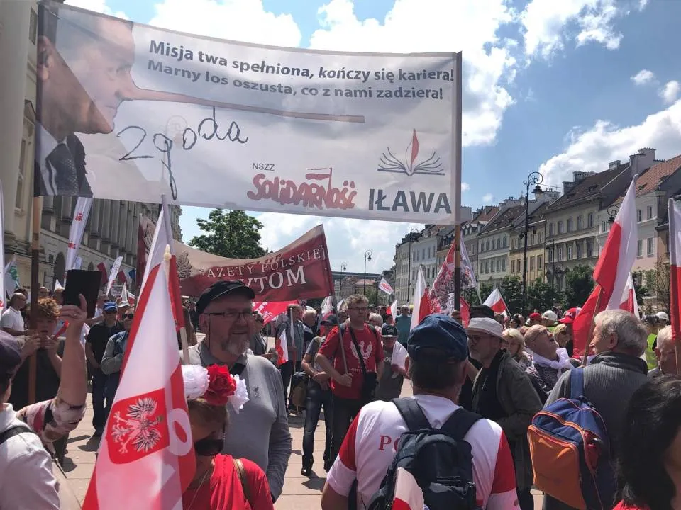 Z pl. Zamkowego ruszyła wielotysięczna manifestacja Solidarności i wielu innych środowisk