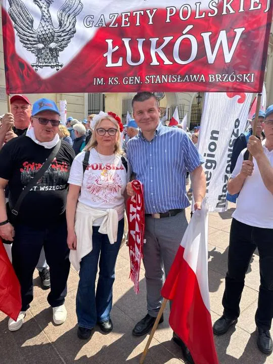 Z pl. Zamkowego ruszyła wielotysięczna manifestacja Solidarności i wielu innych środowisk