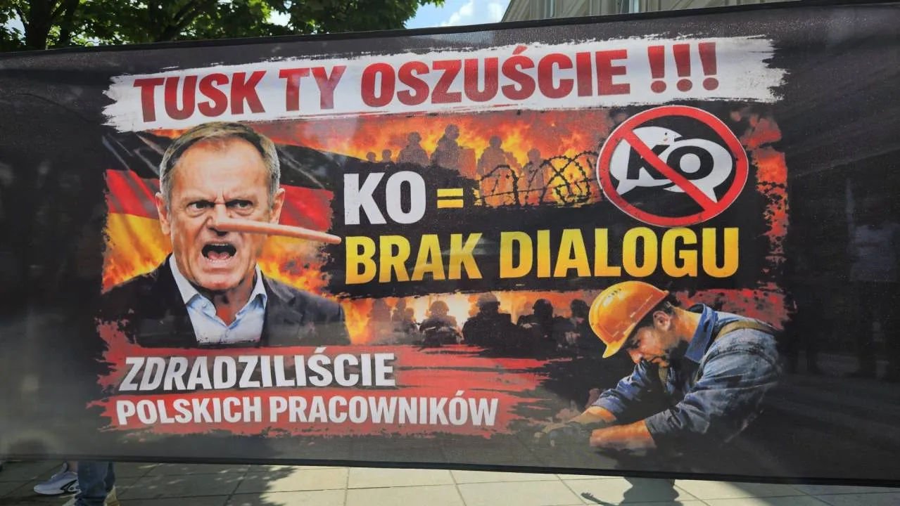Z pl. Zamkowego ruszyła wielotysięczna manifestacja Solidarności i wielu innych środowisk