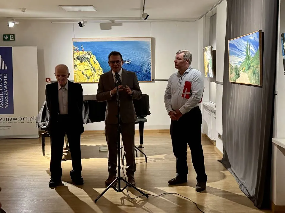 (od lewej) Malarz Wiesław Szamborski, dyrektor muzeum Piotr Kasprzak, kurator wystawy Kazimierz Piotrowski
