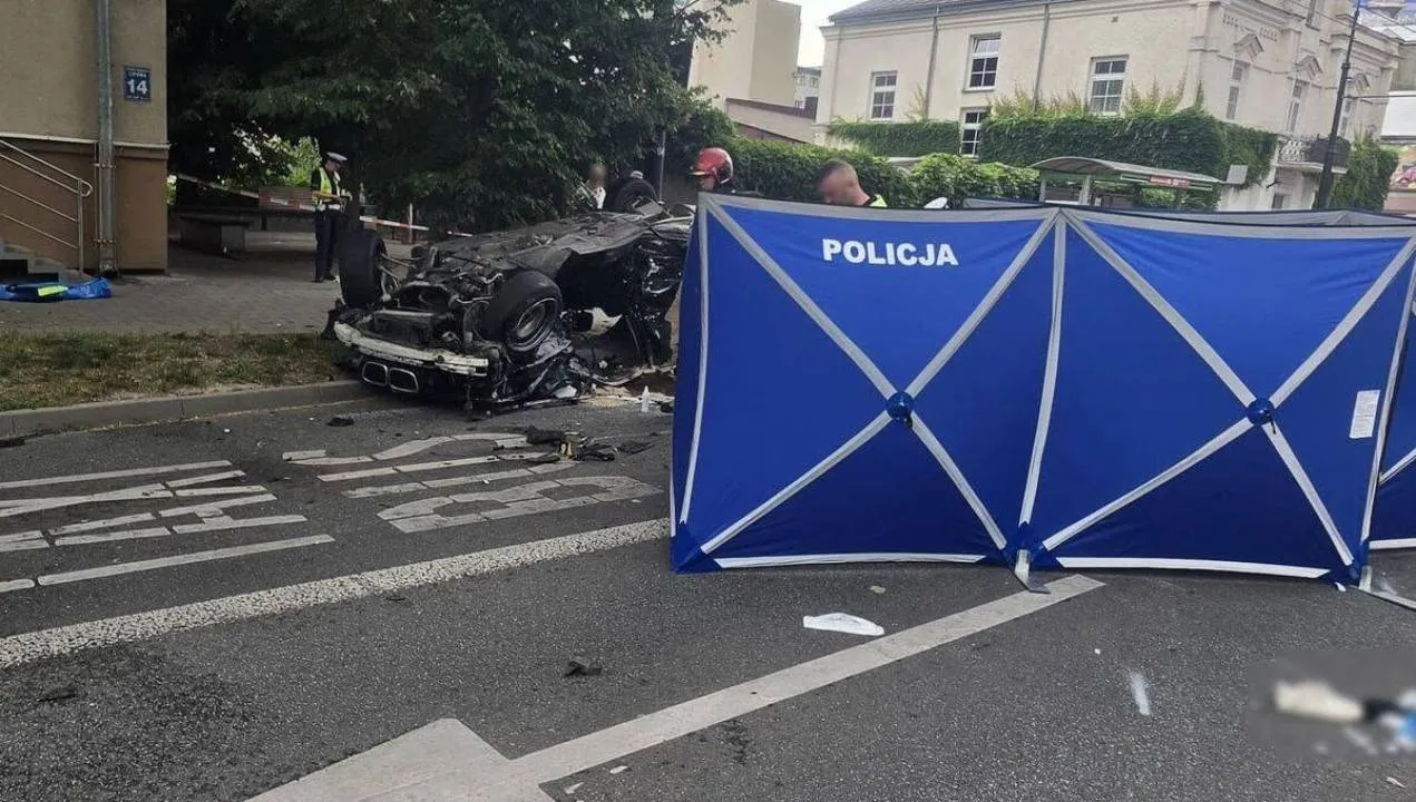W zderzeniu zginęła jedna osoba i 7 trafiło do szpitali