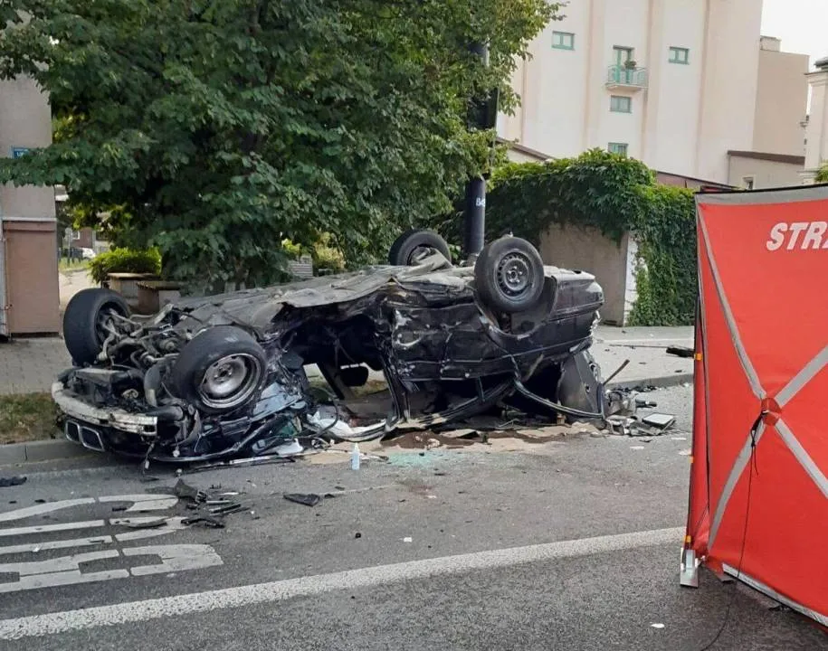 W zderzeniu zginęła jedna osoba i 7 trafiło do szpitali