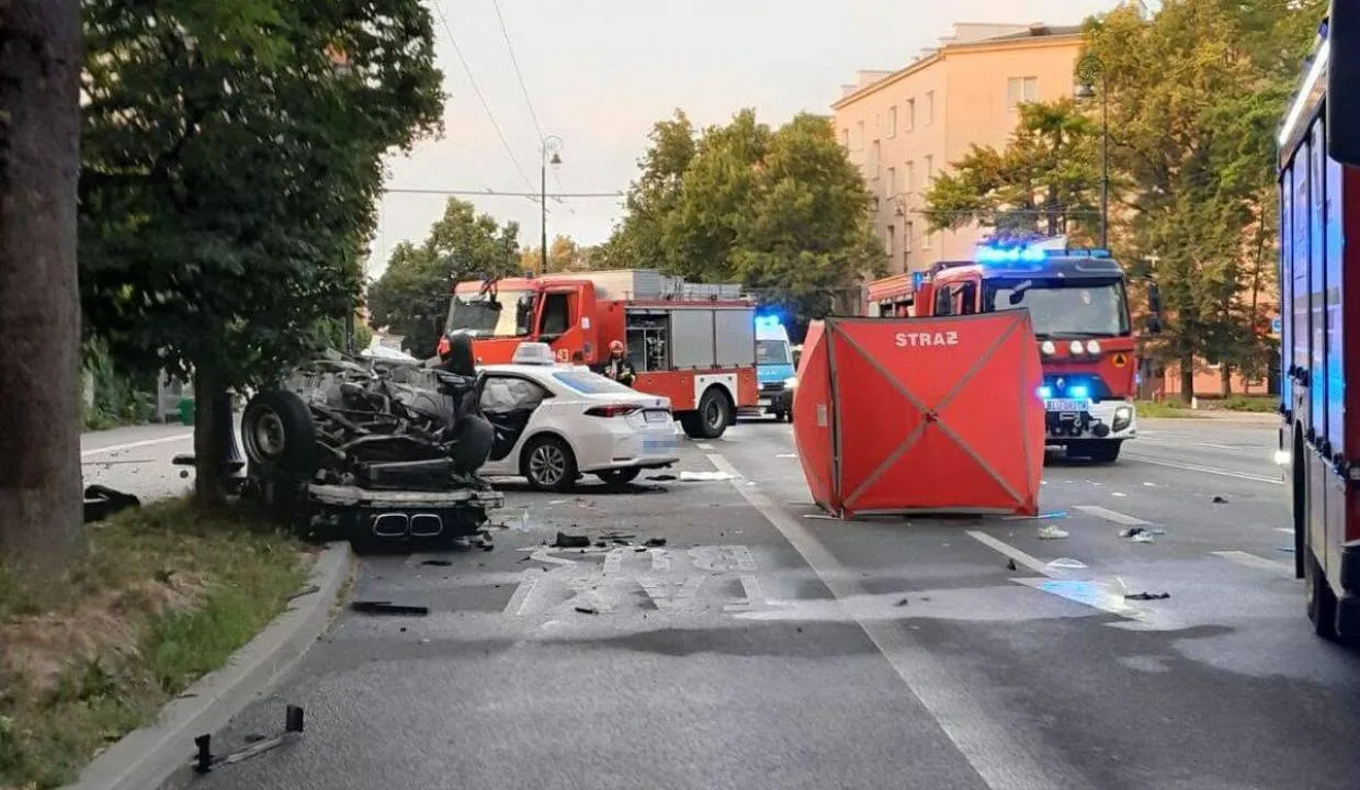 W zderzeniu zginęła jedna osoba i 7 trafiło do szpitali