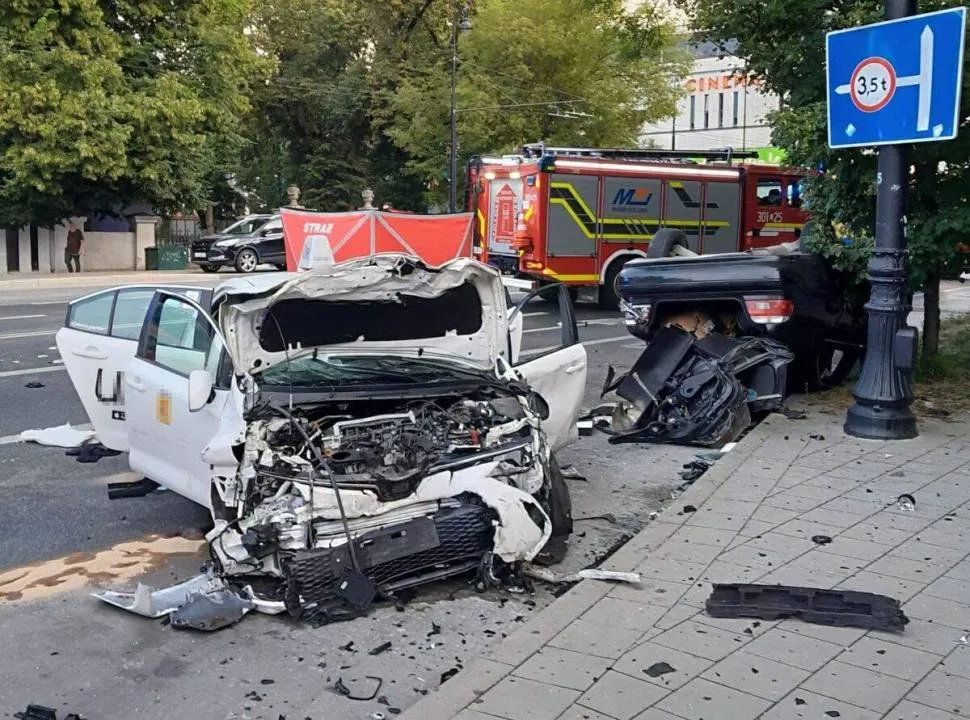 W zderzeniu zginęła jedna osoba i 7 trafiło do szpitali
