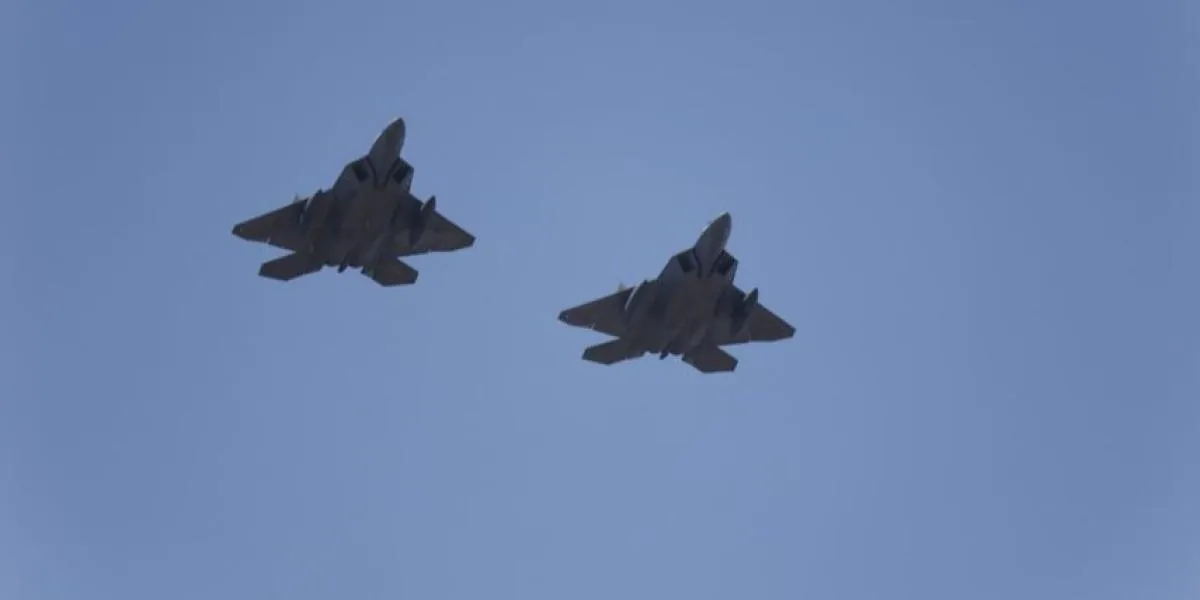 22 Raptoe F-22 Raptor już w Polsce! Amerykańskie myśliwce wylądowały w Łasku ...
