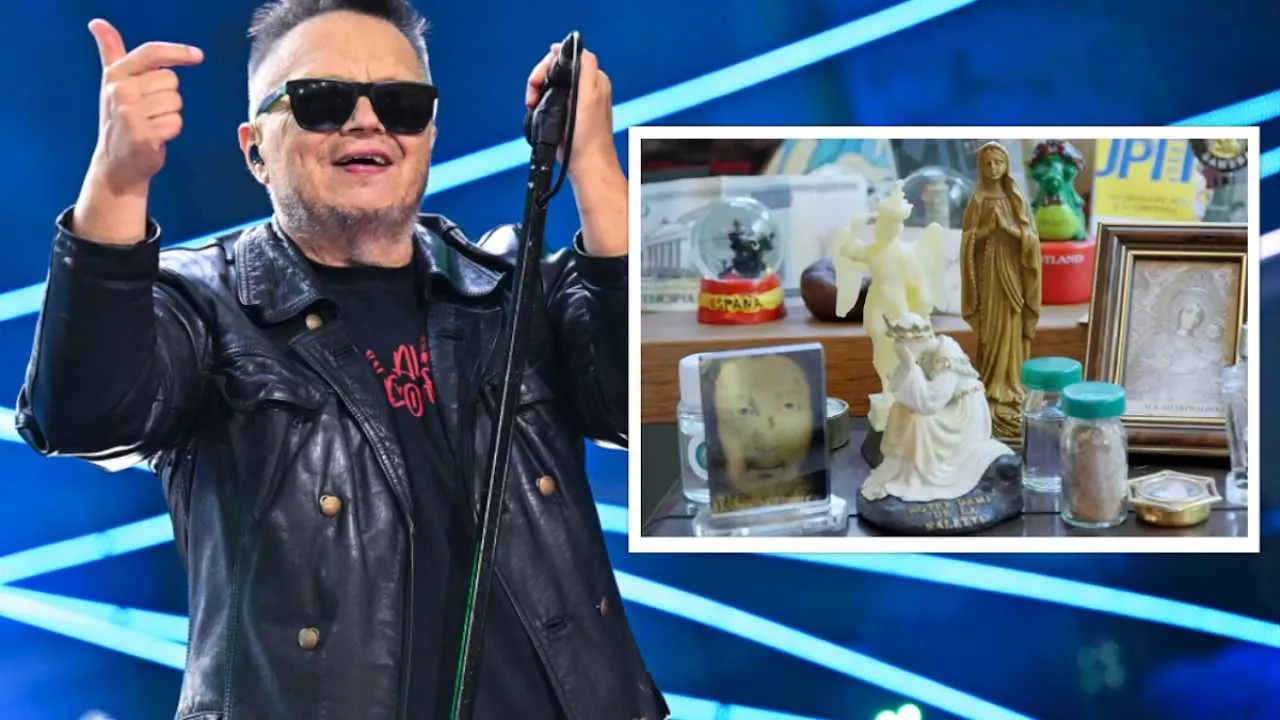 Muniek w otoczeniu dewocjonaliów czuje się, jak ryba w wodzie. "Uwielbiam świecące Maryjki"! [FOTO]