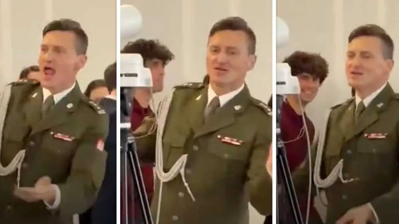 Hit w Sejmie! Dyrygent-żołnierz skradł całe show podczas spotkania opłatkowego [WIDEO]