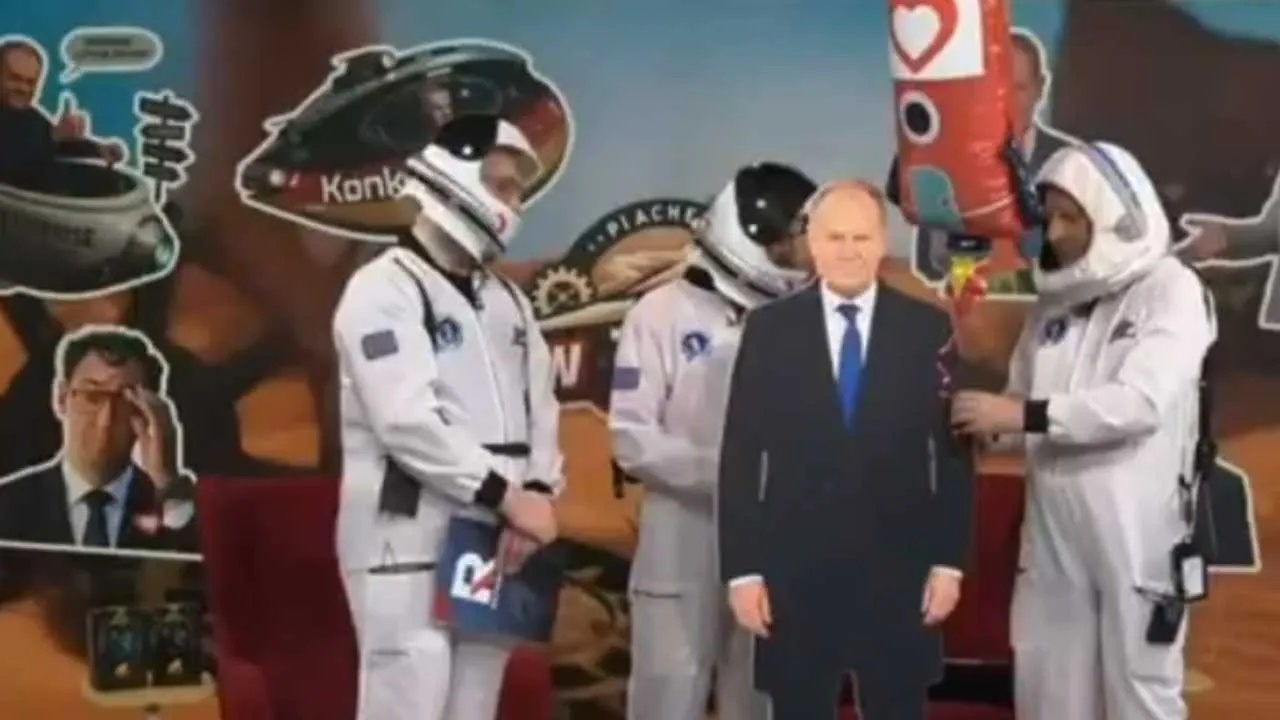 "Skończona farsa, Donek na Marsa". TV Republika wystrzeliła Tuska w kosmos [WIDEO]