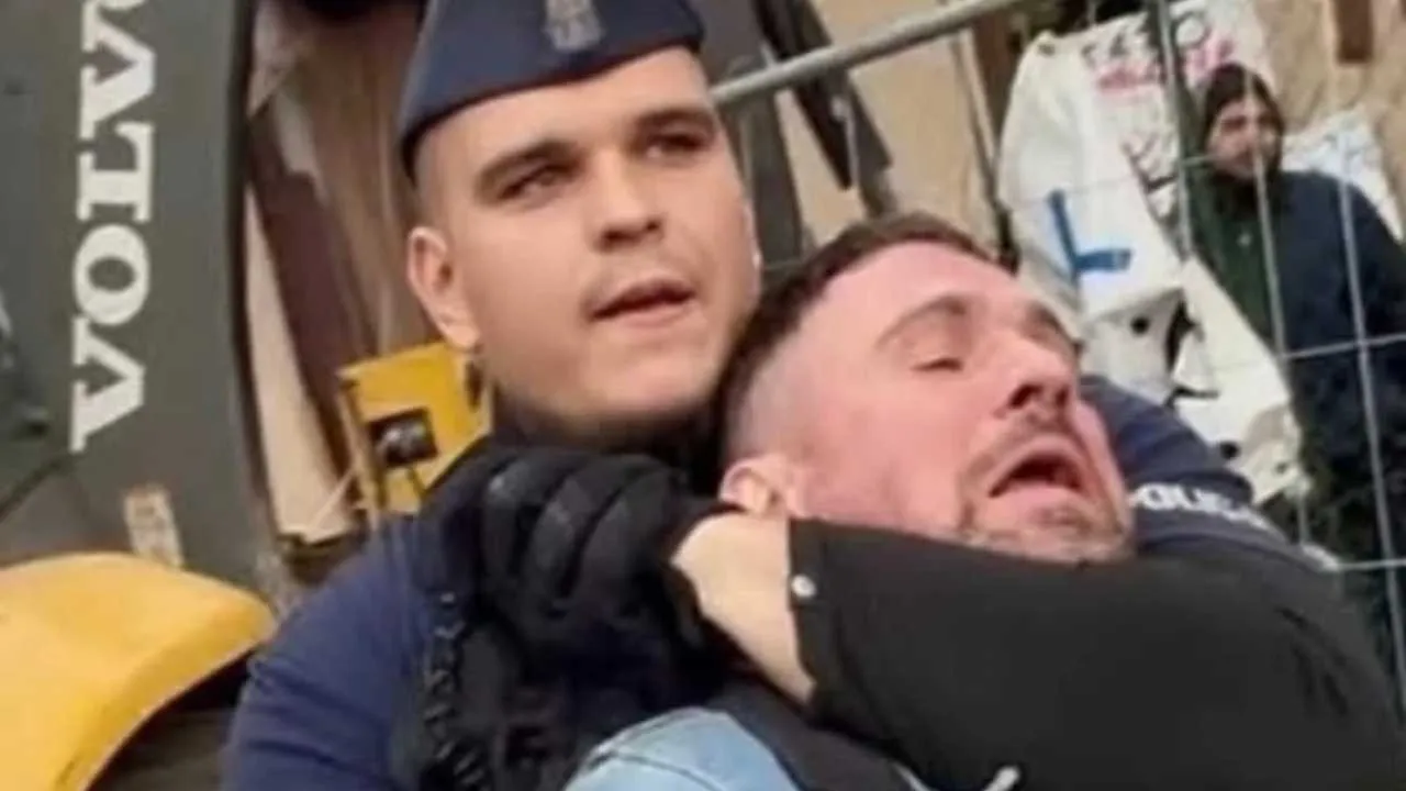 Stał z rękami w kieszeniach, a policjant złapał go za gardło! Szokujące nagranie z Poznania