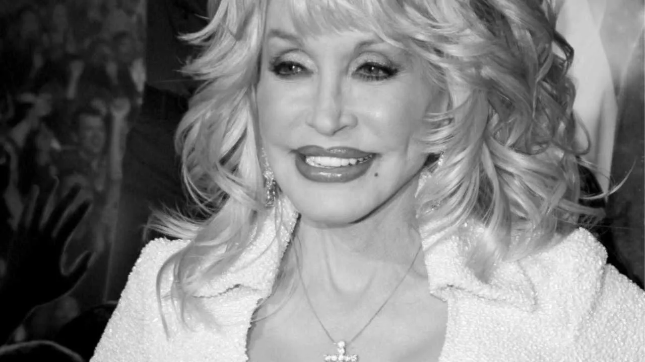 Nie żyje Dolly Parton. Trump nakazał opuścić flagi do połowy masztu na cały tydzień
