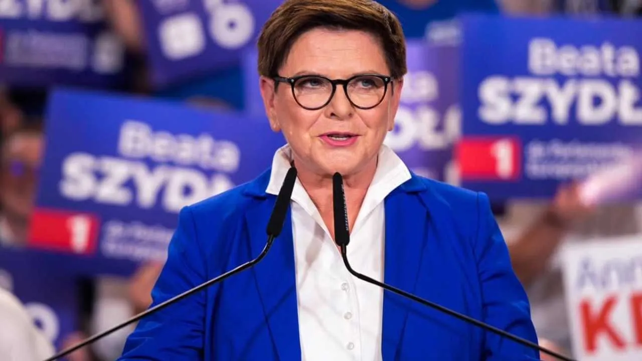 Beata Szydło dobrze wie, co robi z pieniędzmi. Nie ograniczyła się do jednego rozwiązania