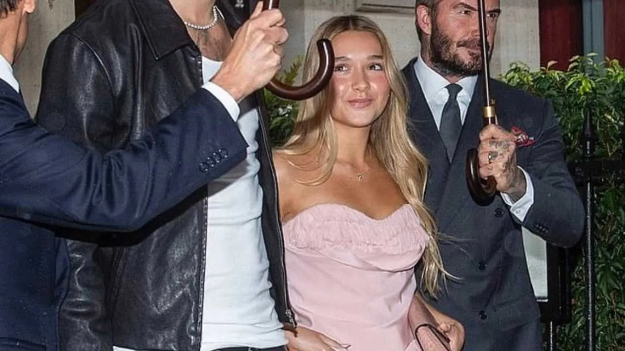 David Beckham nie pozwolił córce zmoknąć w Paryżu. Harper pod deszczem? „Nie ma mowy!”
