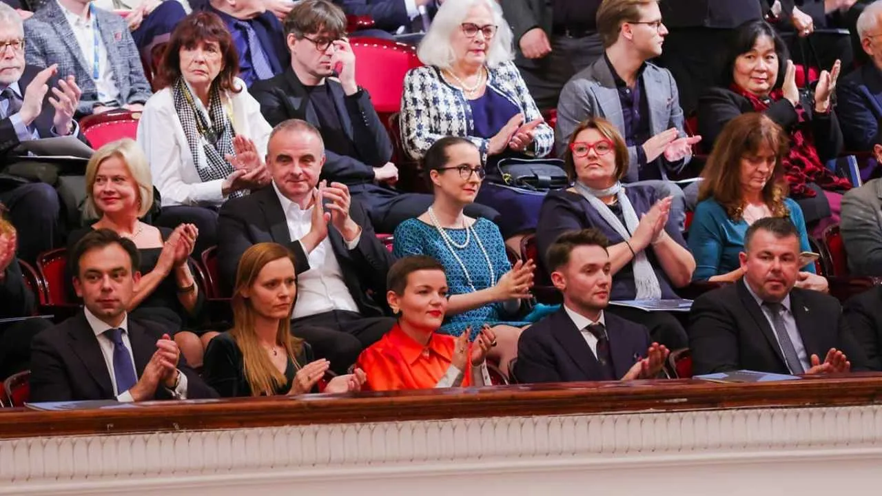 W czym pani minister kultury doradza właściciel salonu fryzjerskiego? Podobno ma kluczowe kompetencje…