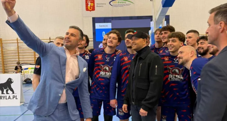 Nawrocki na trybunach i wielkie emocje na Bielanach! Koszykarski turniej rozgrzewa Warszawę