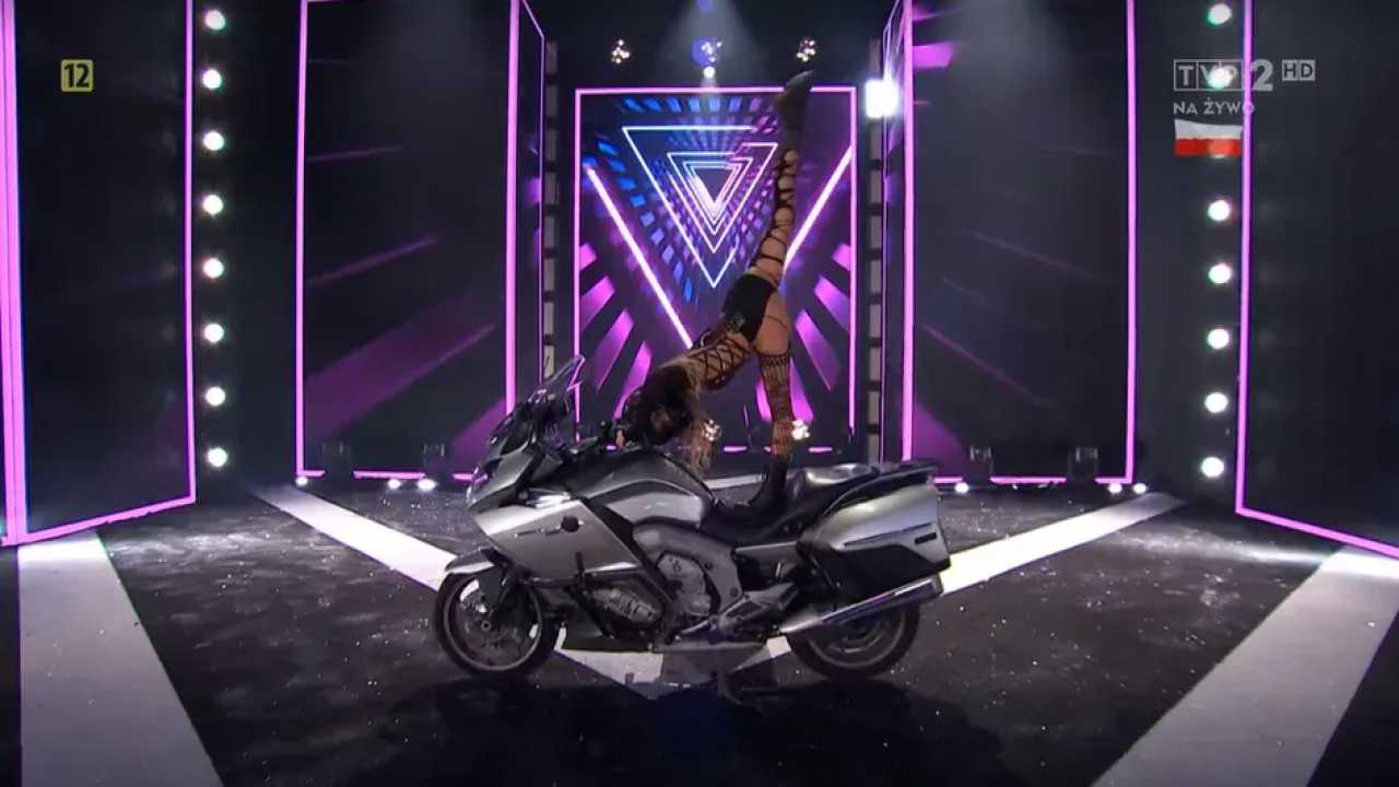 Blanka wiła się na scenie. Widzowie przerażeni: „To jest striptiz, czy koncert?” WIDEO