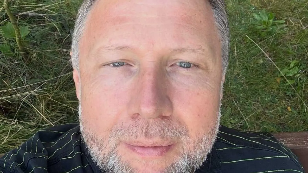 Kierwiński relaksuje się na grzybach. Internauci nie wytrzymali: "Do roboty, Panie pogłos"