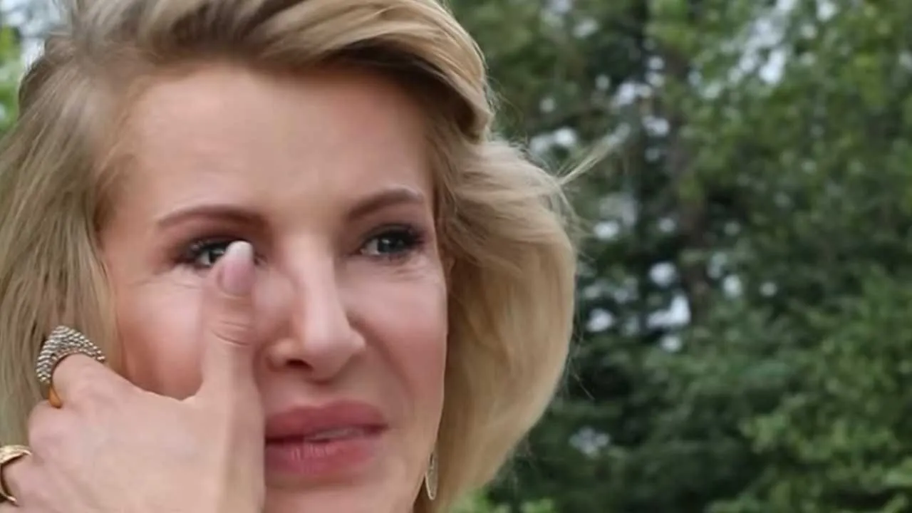 Wyraźnie wzruszona Joanna Racewicz wzięła ślub. Ale bez pana młodego