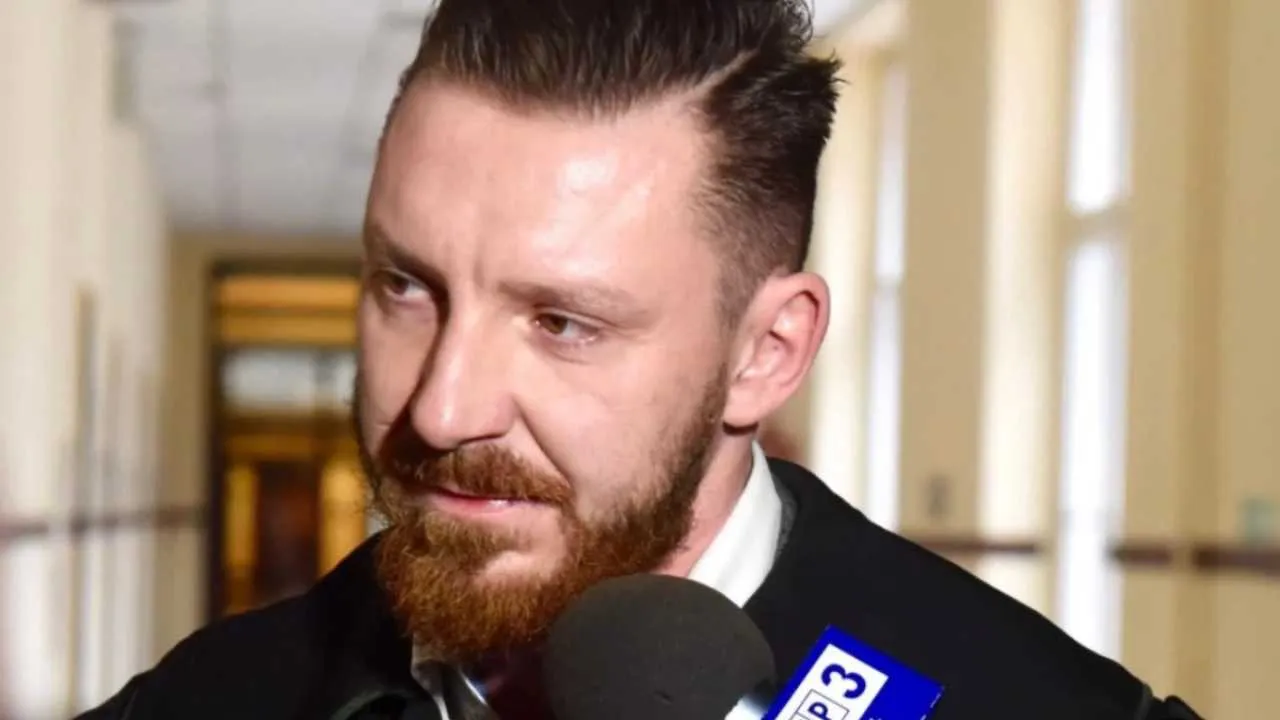 Adwokat Paweł Kozanecki nie stawił się w areszcie. Jest list gończy — wraca sprawa „trumny na kółkach”