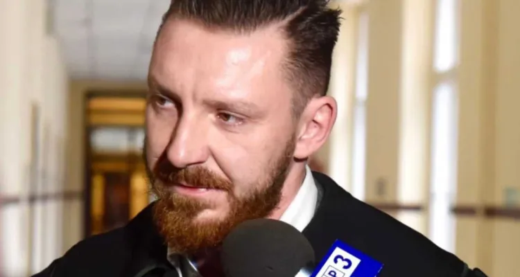 Adwokat Paweł Kozanecki nie stawił się w areszcie. Jest list gończy — wraca sprawa „trumny na kółkach”