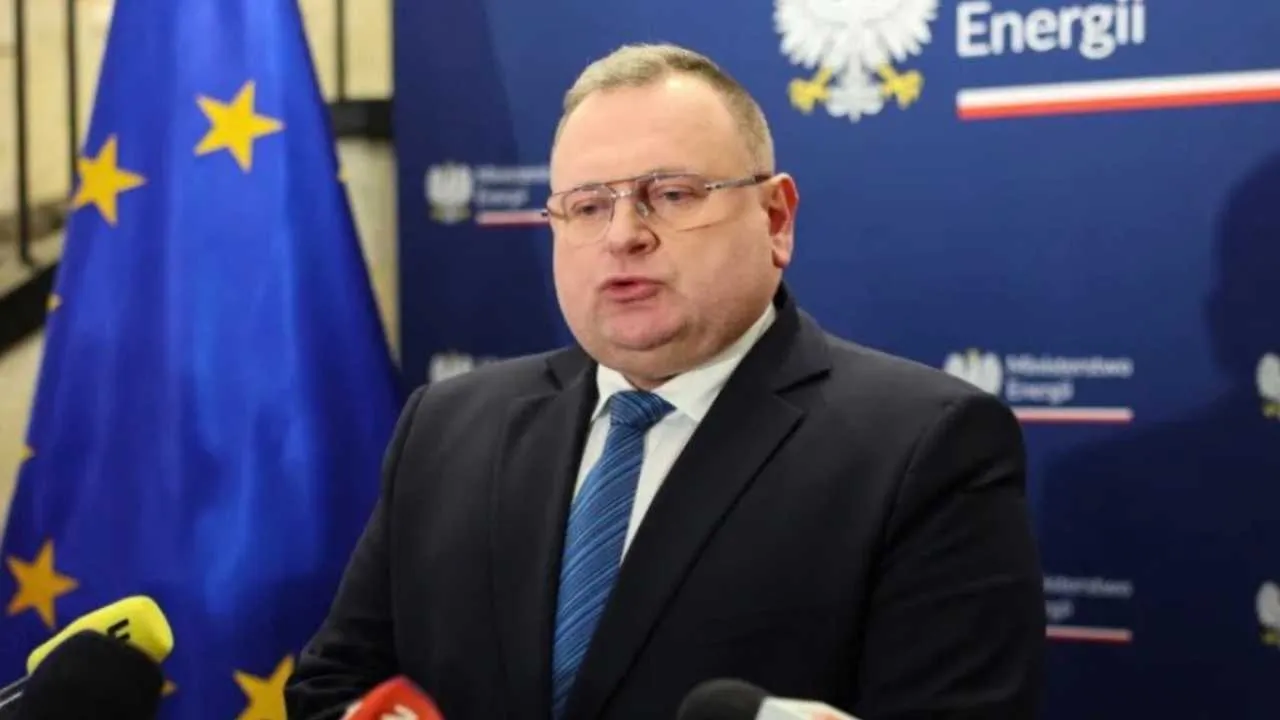 Wiceminister w „pokoju wypoczynkowym” z kobietą w weekend. Zmarzły reaguje na publikację BlaskOnline