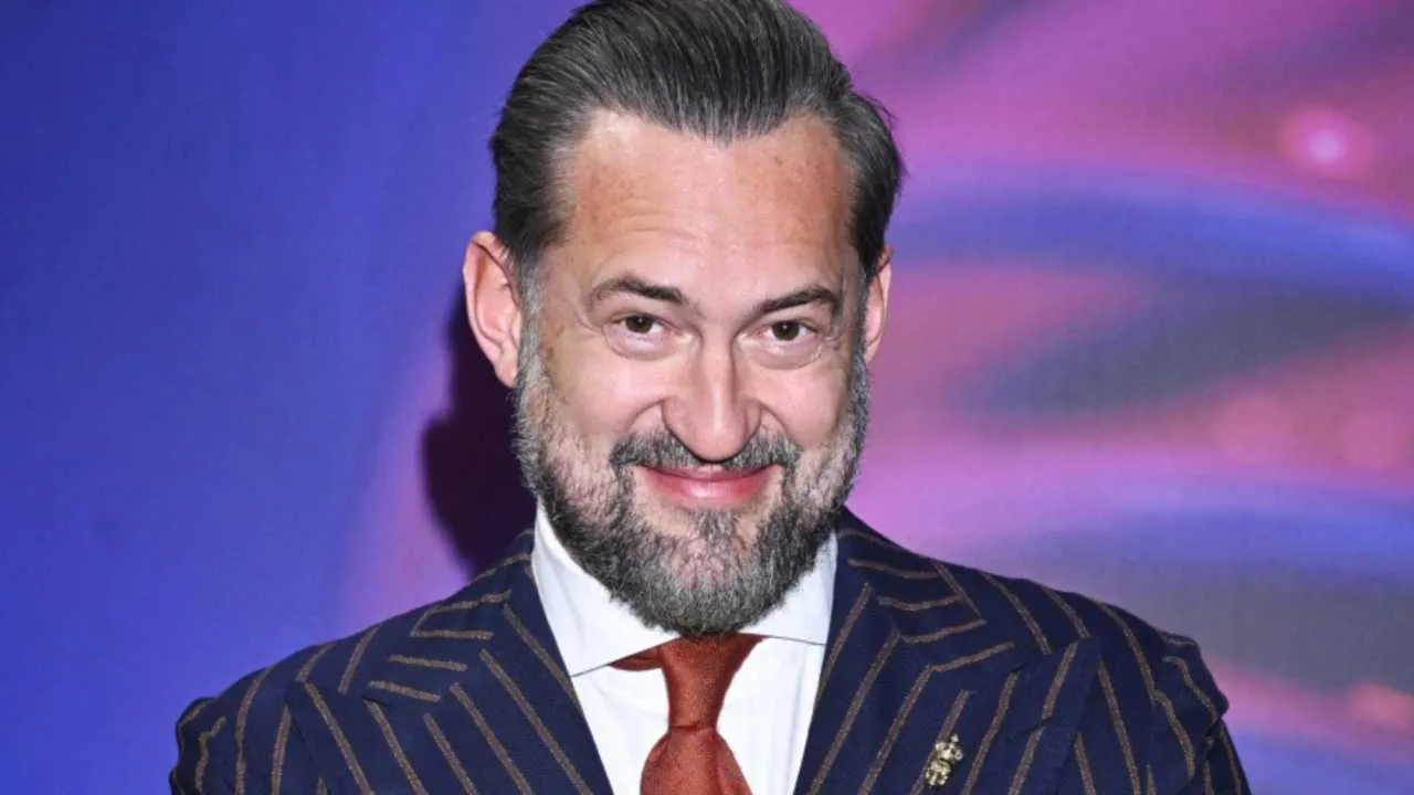 Milioner z TVN udaje zwykłego człowieka. Chyba sam nie wierzy w to, co powiedział